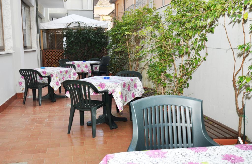 Hotel Derna Viareggio Esterno foto