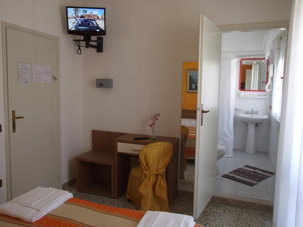 Hotel Derna Viareggio Camera foto