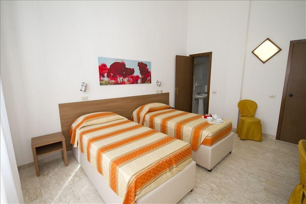 Hotel Derna Viareggio Esterno foto