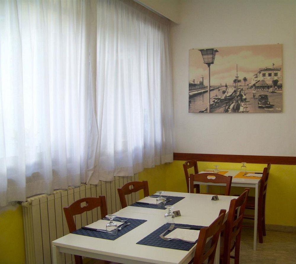 Hotel Derna Viareggio Esterno foto