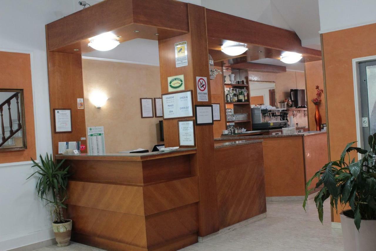 Hotel Derna Viareggio Esterno foto