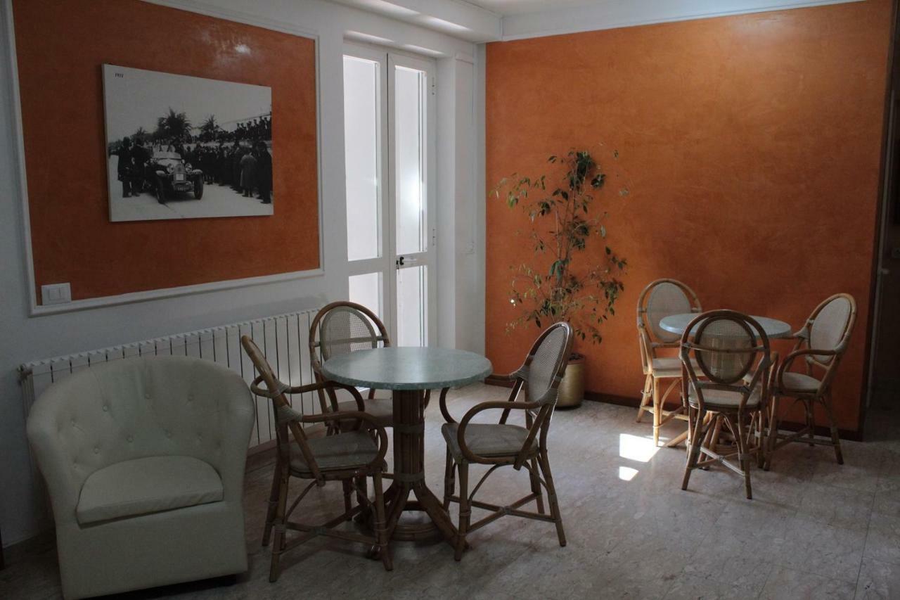 Hotel Derna Viareggio Esterno foto