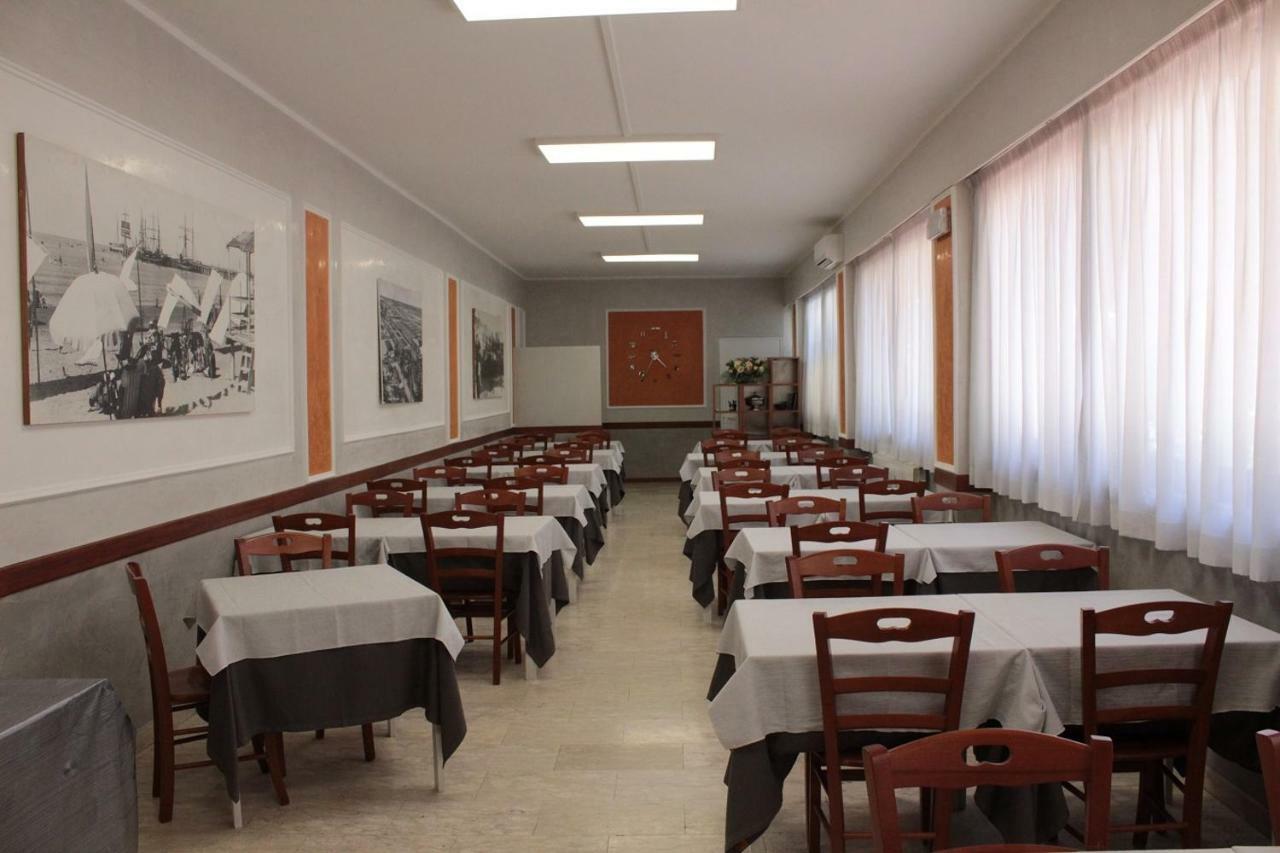 Hotel Derna Viareggio Esterno foto