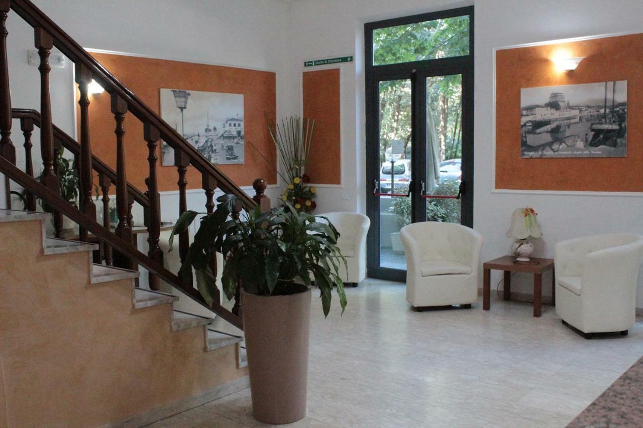 Hotel Derna Viareggio Esterno foto