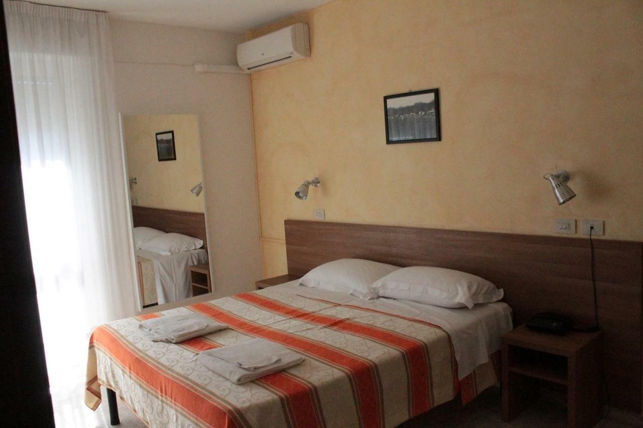 Hotel Derna Viareggio Esterno foto