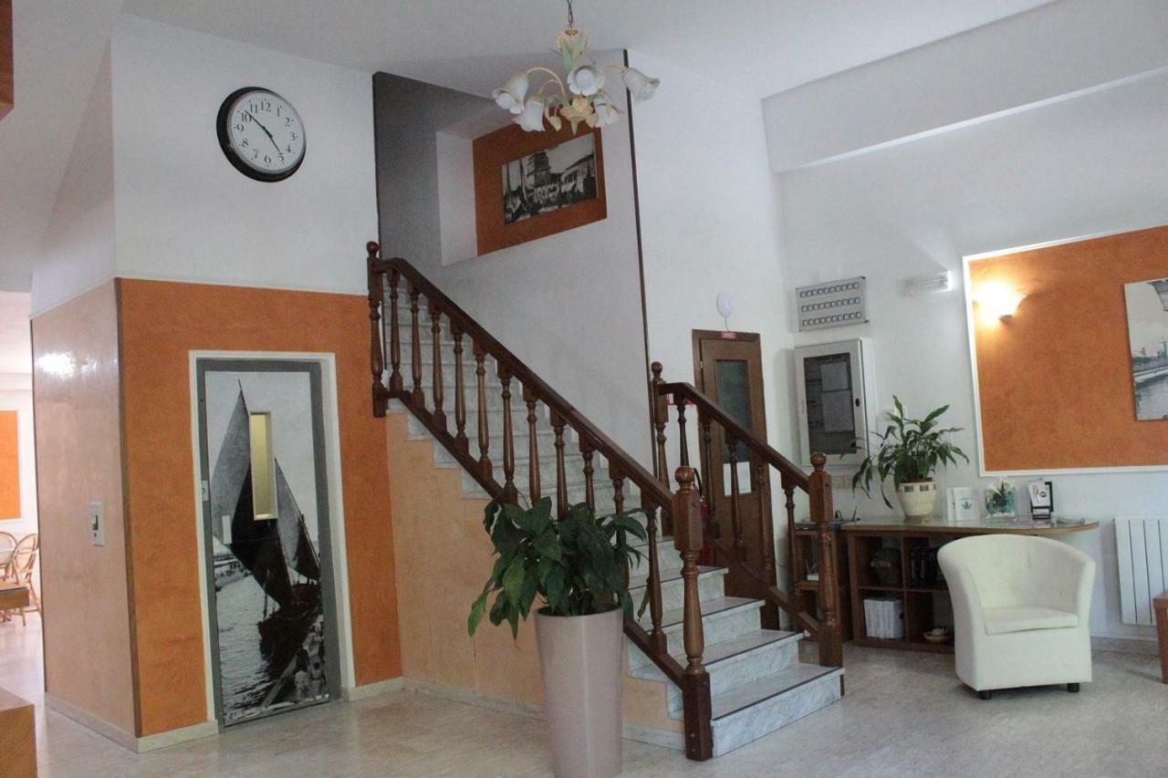 Hotel Derna Viareggio Esterno foto