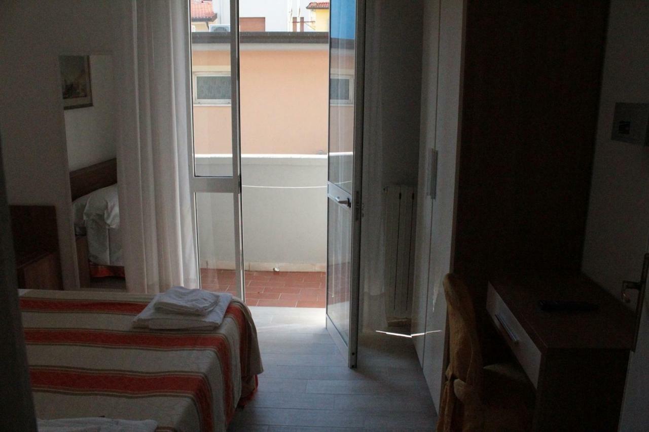 Hotel Derna Viareggio Esterno foto